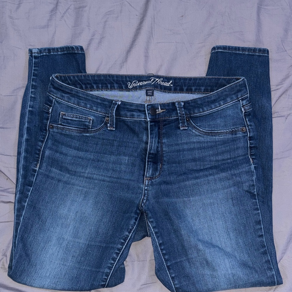 Size 6/28 short- Universal thread jeans